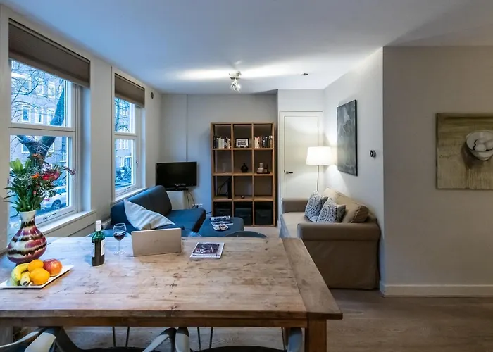 Two-bedroom In West 아파트 *