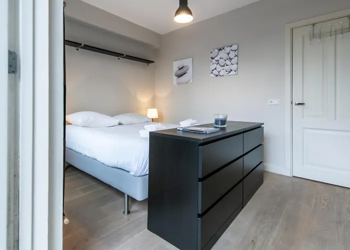 Two-bedroom In West Lägenhet *