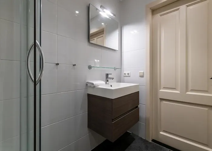 Two-bedroom In West Appartement